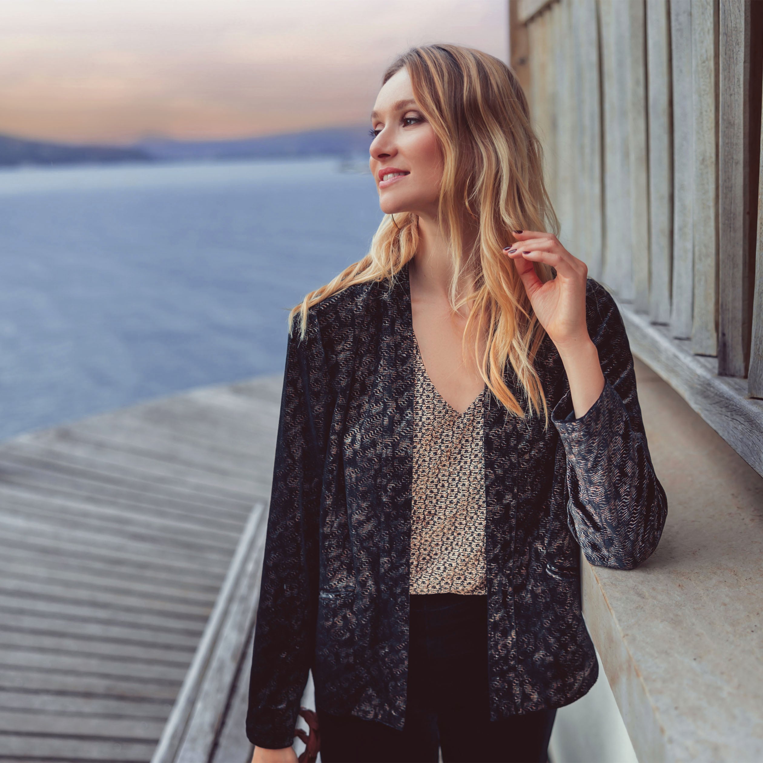 blazer-velours-femme-201qxe-1.jpg Veste droite velours noir femme – Image 1