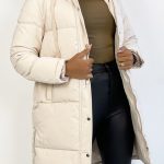 Grosse doudoune 3/4 beige bien épais avec capuche et poches
