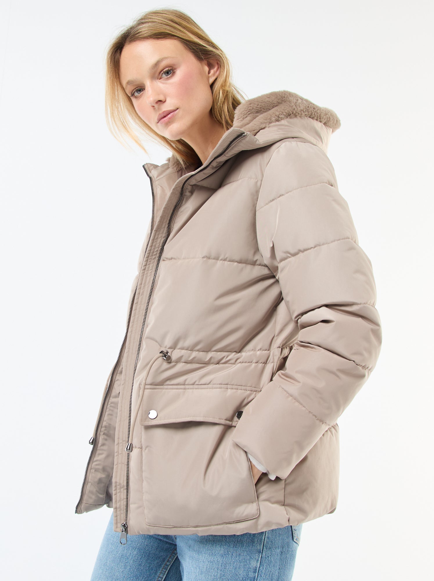 doudoune-beige-femme-198tdi-1.jpg Doudoune mi longue matelassée à capuche Beige – Image 1