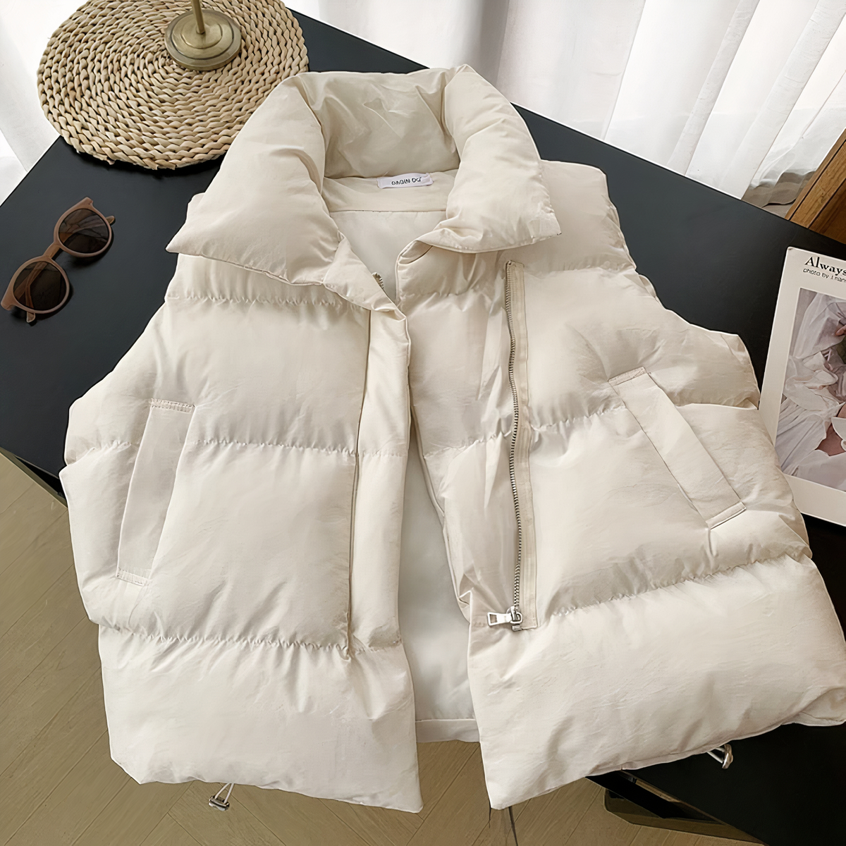 doudoune-blanche-femme-718gtb-1.jpg Doudoune rembourrée sans manches blanche pour femme | Jolie Doudoune – Image 1