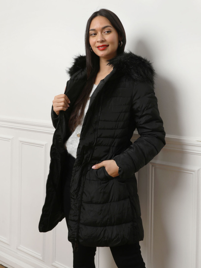 doudoune-femme-noir-181hta-1.jpg Doudoune noire avec capuche fausse fourrure et ceinture – Image 1