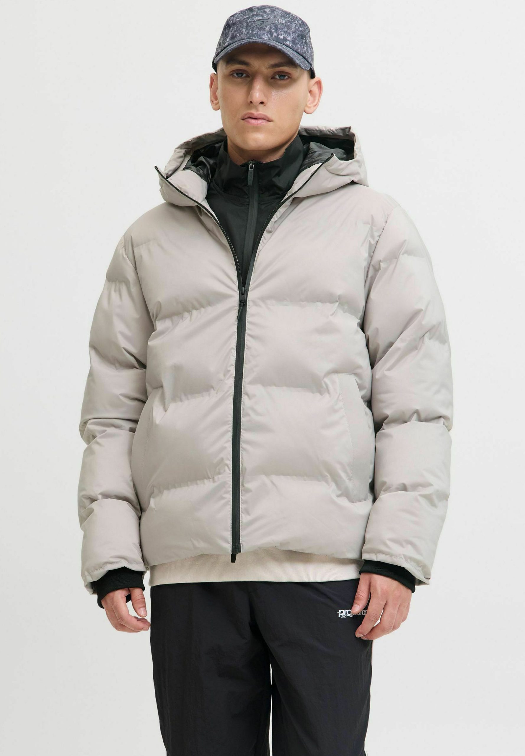 doudoune-jack-and-jones-597jsb-1.jpg Jack & Jones Puffer Puffer Veste d'hiver atmosphere/beige ZALANDO.FR – Image 1