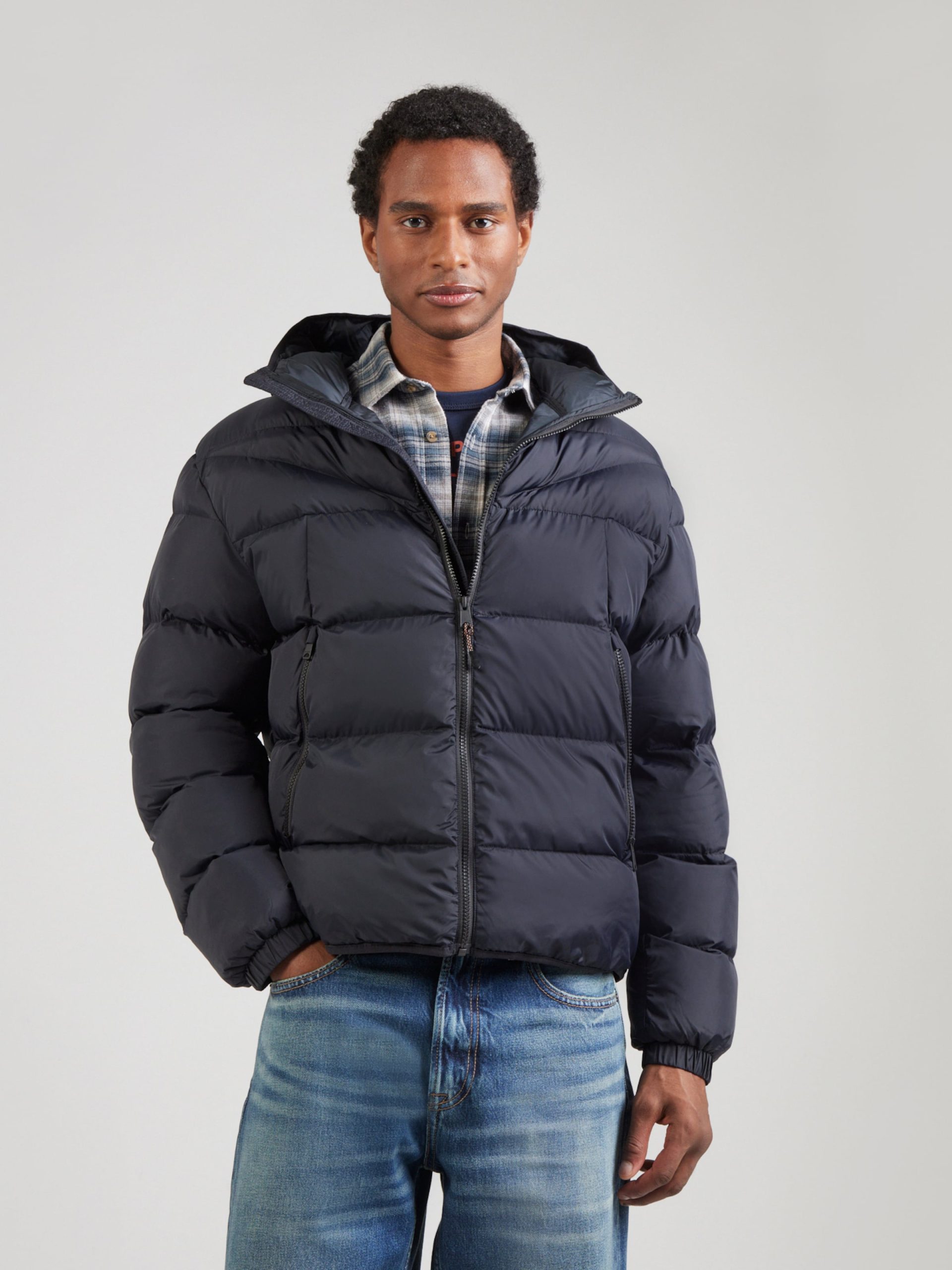 doudoune-napapijri-234eqn-1.jpg Veste d'hiver 'Molveno' NAPAPIJRI en Noir | ABOUT YOU – Image 1