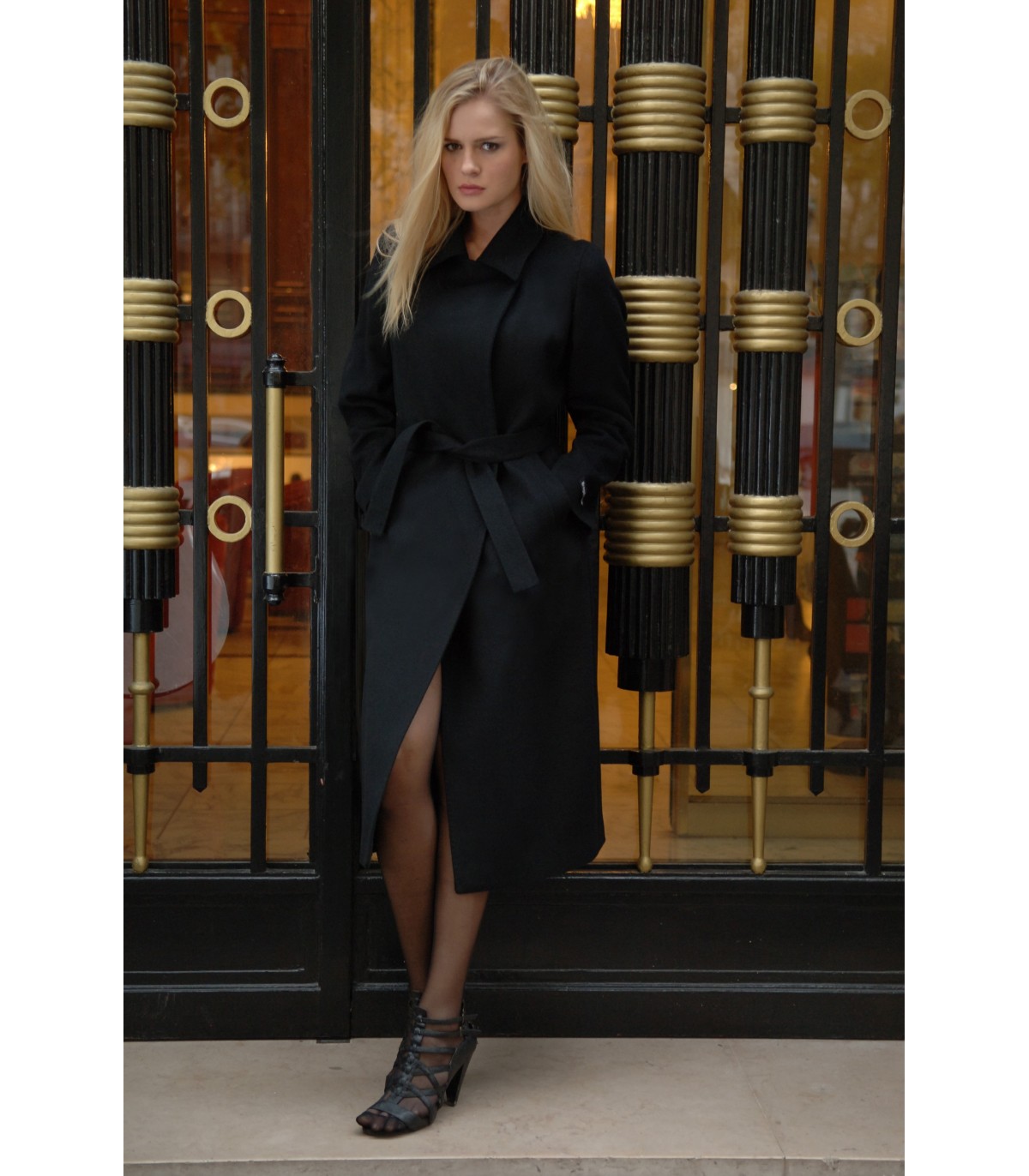 long-manteau-noir-965cui-1.jpg Manteau long ceinturé en cachemire – Image 1