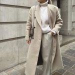 Comment s'habiller casual chic avec un manteau beige ?
