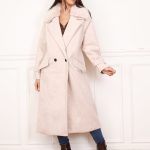 Manteau long beige à col fausse fourrure