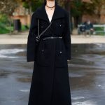 Le long manteau noir reste le plus chic (et intemporel) de l'hiver | Vogue France
