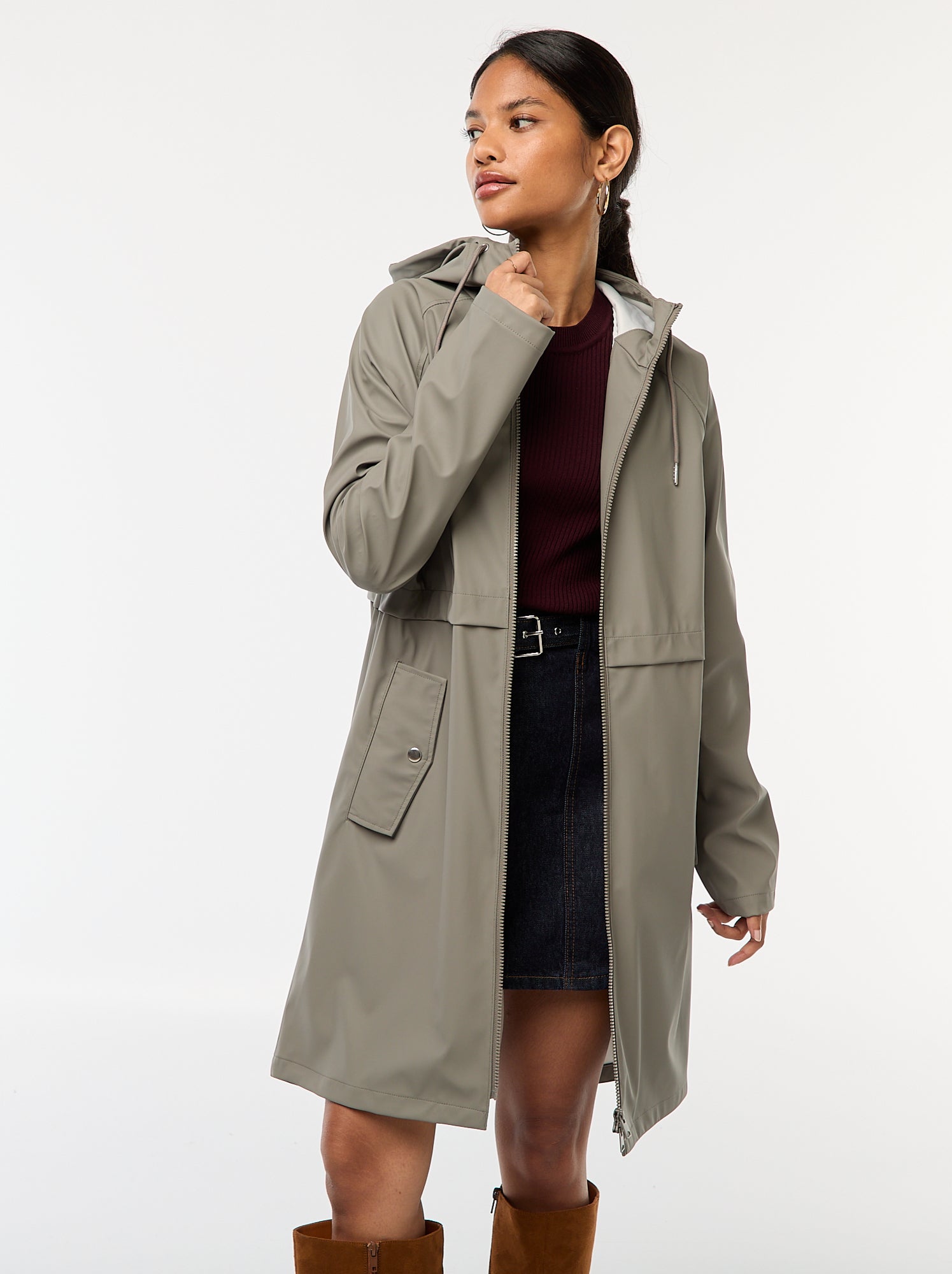 parka-femme-impermeable-avec-capuche-107jax.jpg Parka longue déperlante à capuche Kaki – Image 1