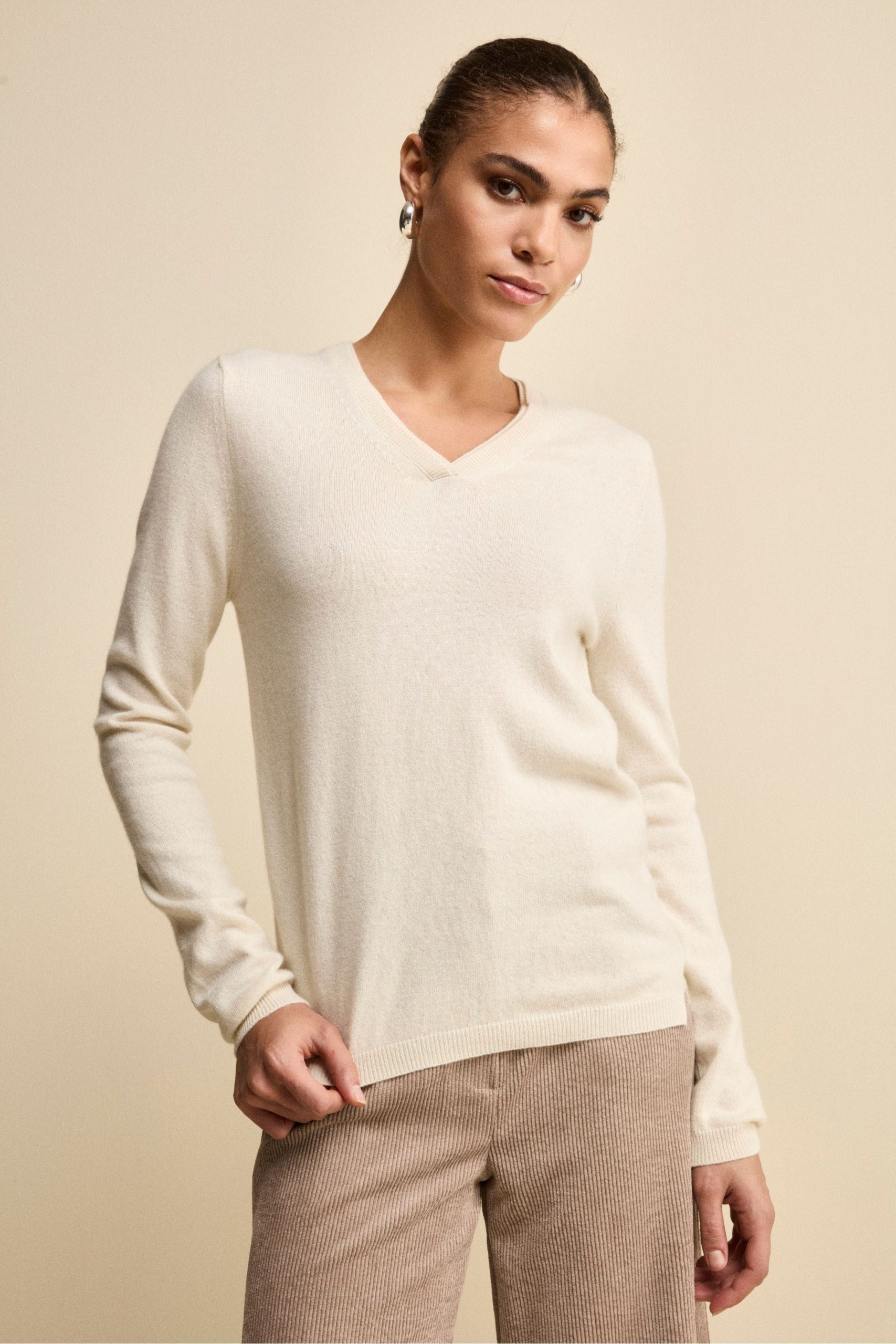 pull-col-v-467qnx-1.jpg Pull Col V en Soie et Cachemire Blanc crème 40 – Image 1
