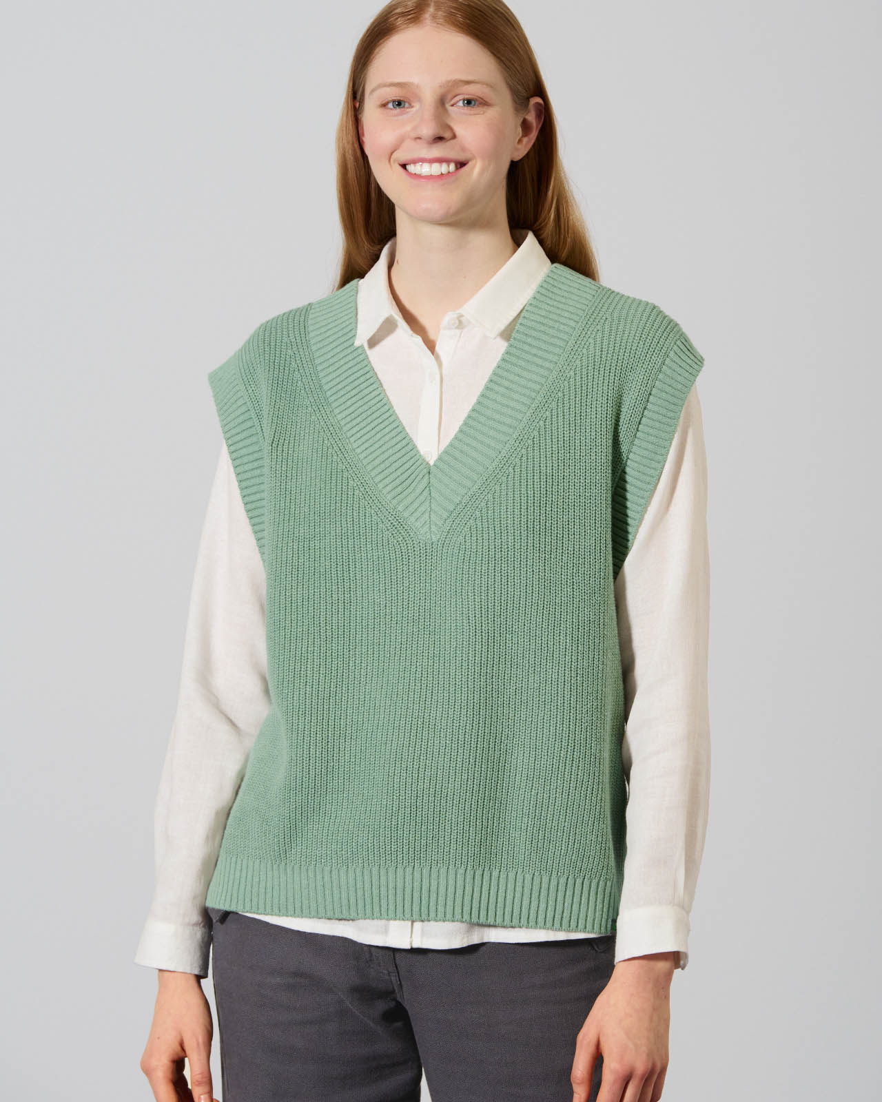 pull-col-v-589cpp-1.jpg Pull col V sans manches "399" chanvre et coton bio Boutique Femme ECOLINE – Image 1