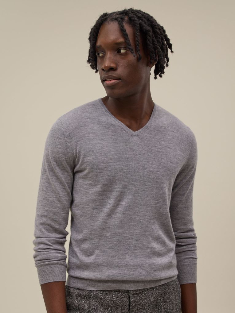 pull-col-v-787jaz-1.jpg Nolu Pull col V en cachemire extra fin gris pour homme – Image 1