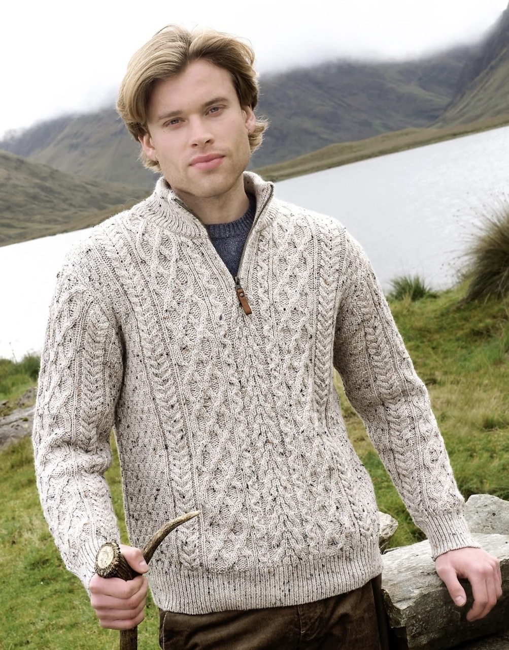pull-laine-437nip-1.jpg Pull irlandais chaud laine mérinos col zippé Aran Crafts – Image 1