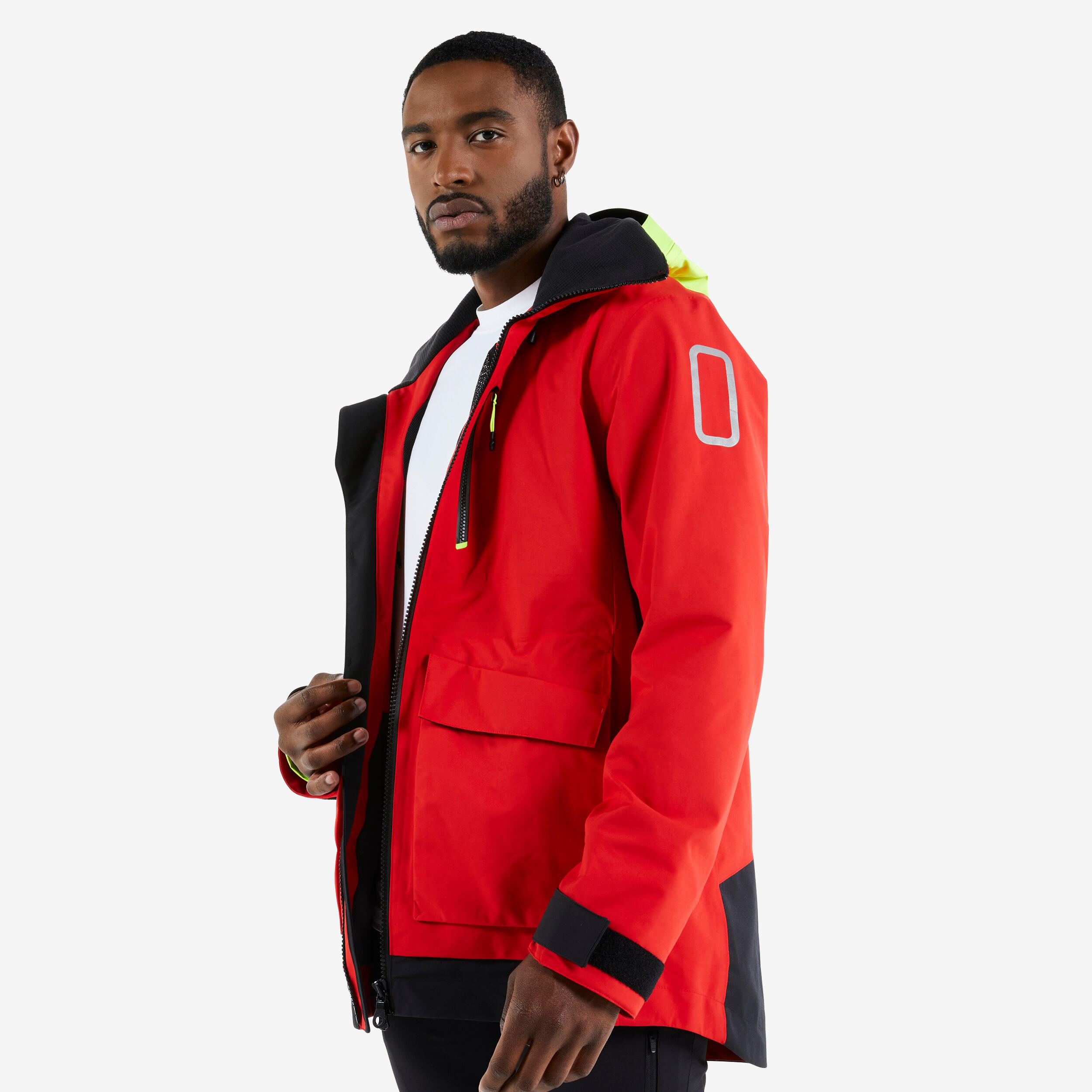 veste-de-quart-860qzx-1.jpg Veste de quart imperméable et coupe vent de voile sailing 500 homme rouge jaune – Image 1