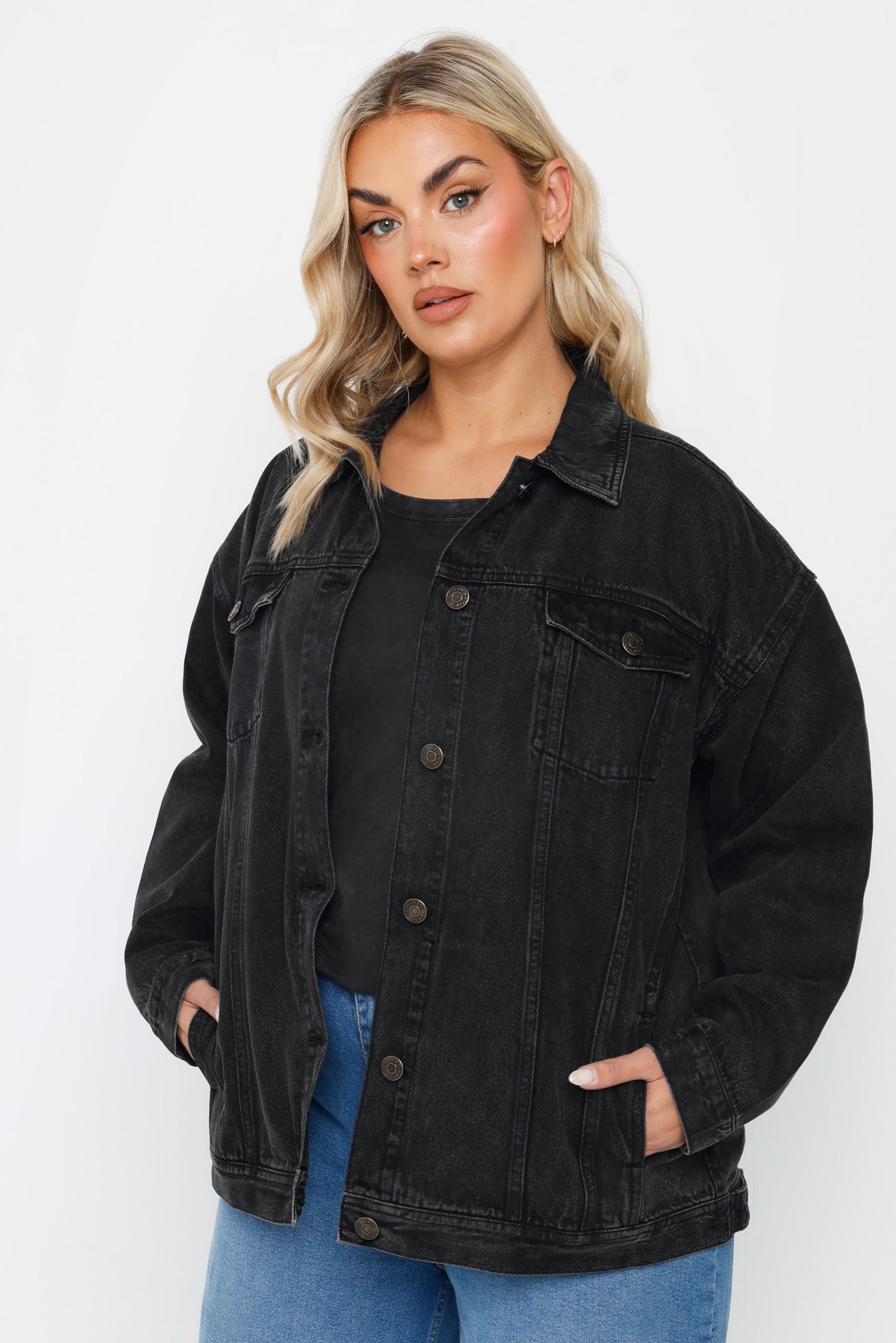 veste-en-jeans-658afl-1.jpg YOURS Veste en Jean Oversize Noire à Poches | Yours Clothing – Image 1