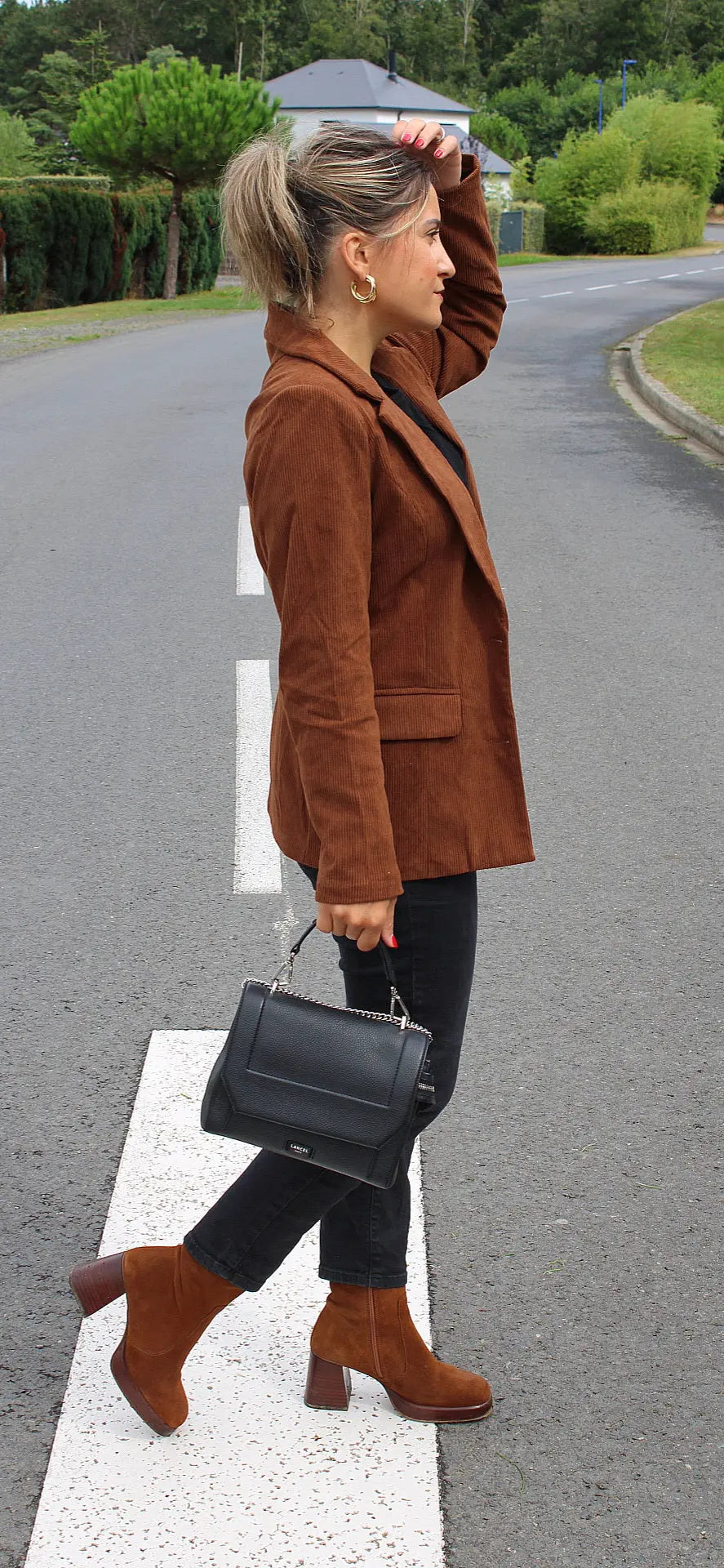 veste-en-velours-femme-475eda-1.jpg Veste blazer VOLT velours Marron légèrement loose femme – noden boutique – Image 1