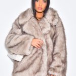 Manteau mi long en fausse fourrure