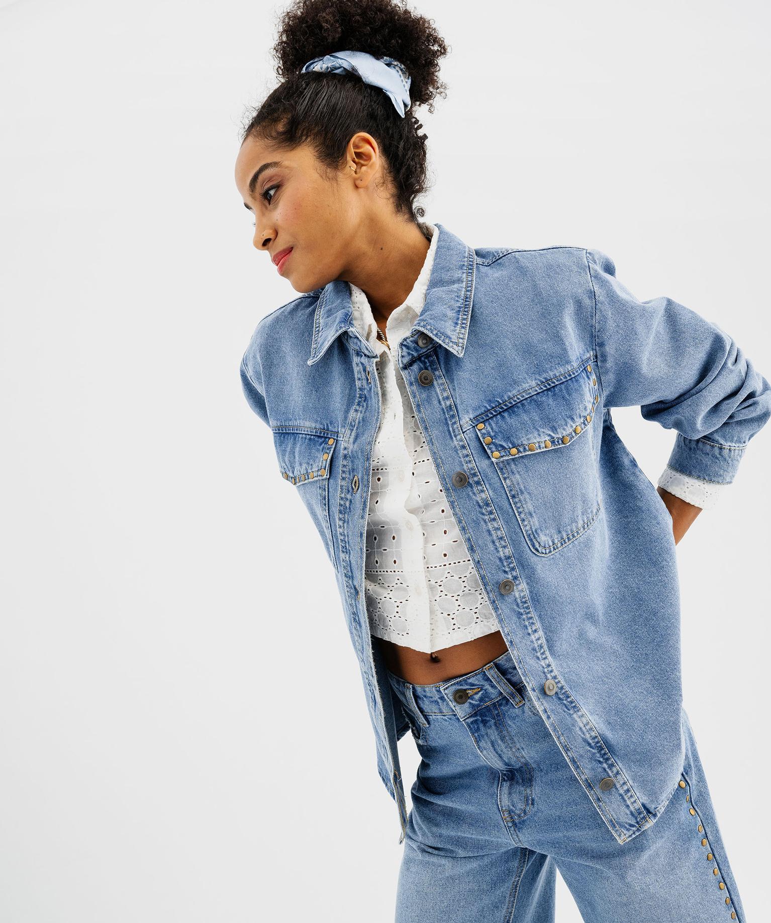 veste-jeans-femme-300vwm-1.jpg Veste en jean forme chemise avec clous femme denim | GEMO – Image 1
