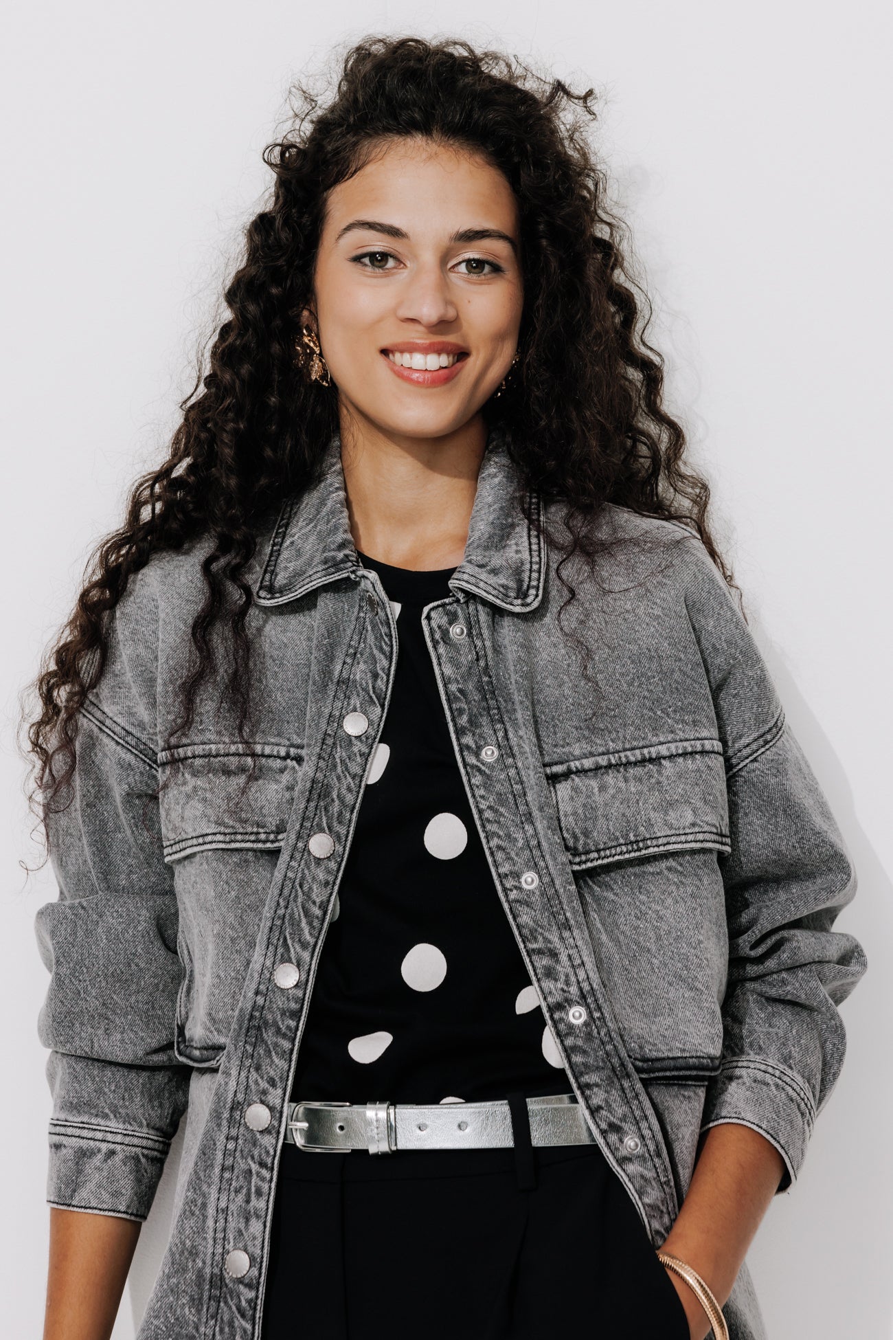 veste-jeans-femme-465ssm-1.jpg Veste en jean oversize Femme Jean noir – Image 1
