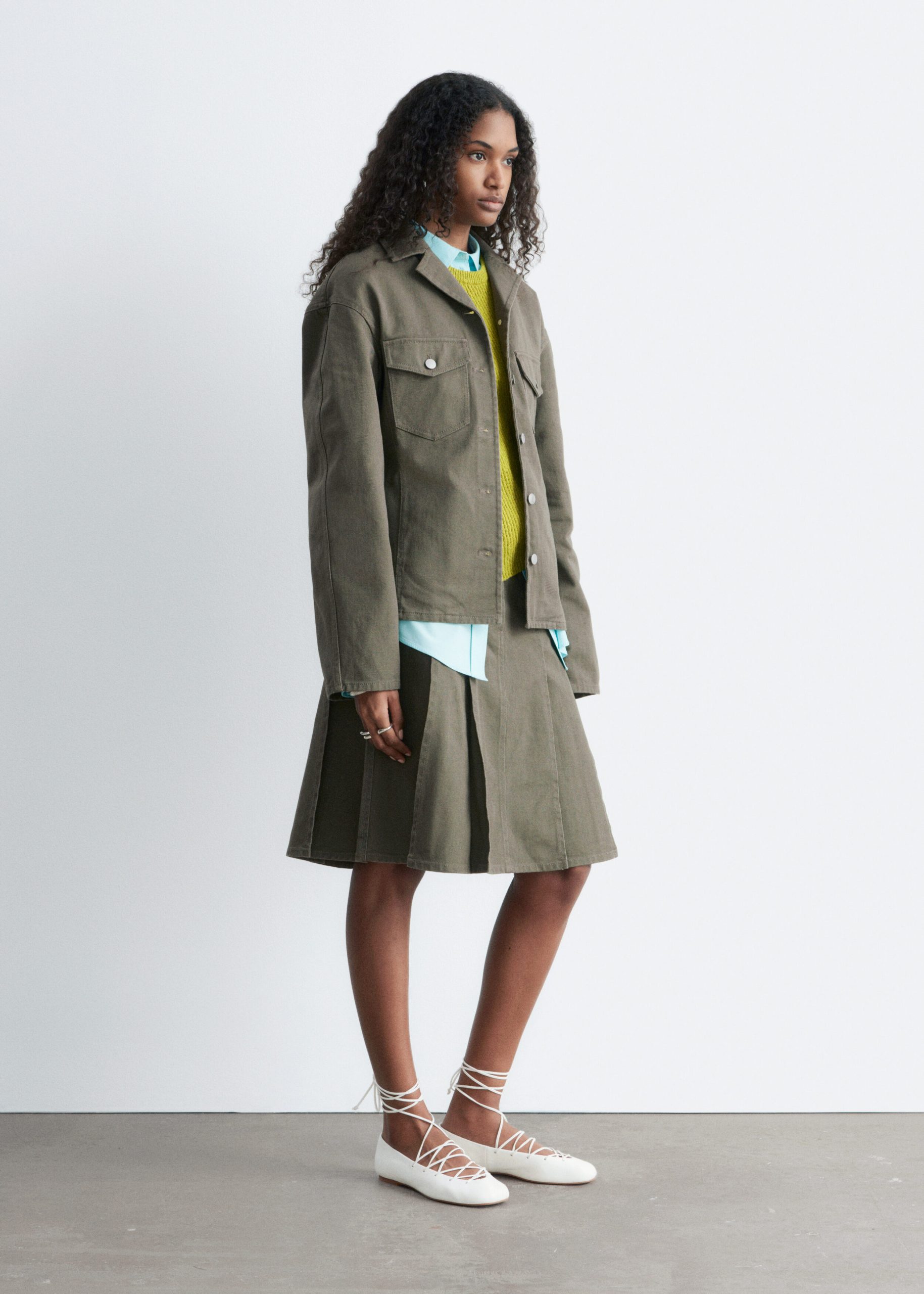 veste-kaki-043hsy-1.jpg Veste cintrée en coton Vert kaki & Other Stories FR – Image 1