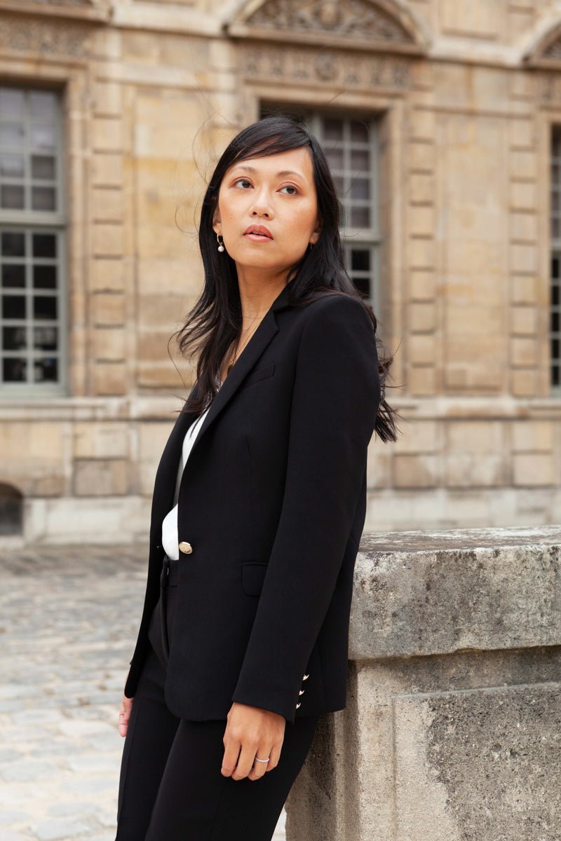 veste-noir-611htn-1.jpg Veste Stéphanie noire | Veste blazer femme Petite noire – Petite and So What – Image 1