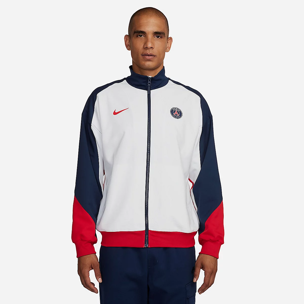 veste-psg-536zvn.webp Blouson de football homme PSG 24/25 NIKE – Image 1